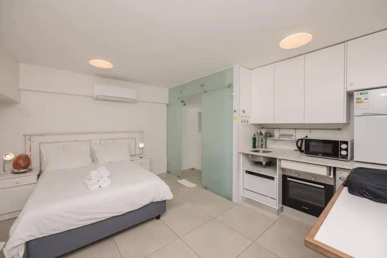 Apartment Bright And Adorable In Vredehoek Cape Town